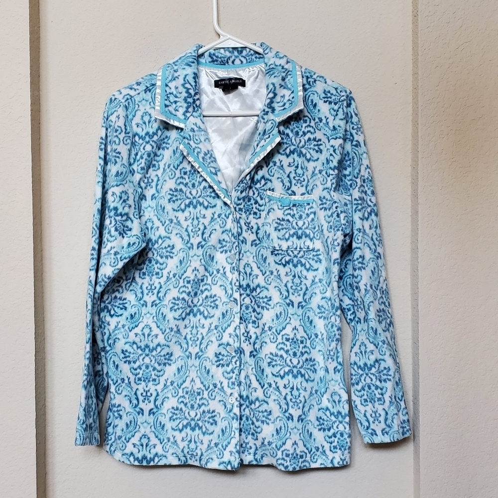 Earth Angels Fuzzy 2 piece PJ'S.   Size L